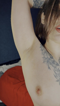 Morena Tatuada Provoca Belleza Asiática, Axila Y Escote Focus