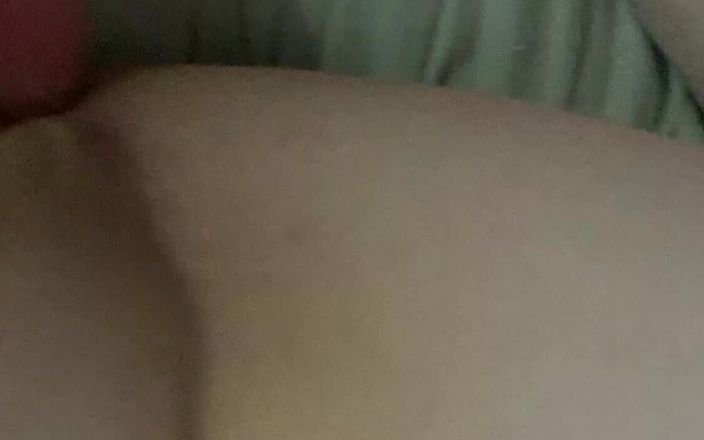 Shadowtp: かろうじて硬くなってから、私のガールフレンドの剃りたてのタイトな濡れたオマンコに射精しました