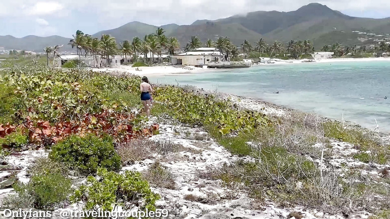 Dream Justin: Vrouw neukt een willekeurige fitte man op naaktstrand terwijl manlief...