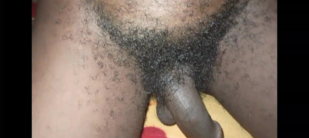 Masturbator emmy: मेरे बिस्तर को चोदना काफी मजा पसंद करता है