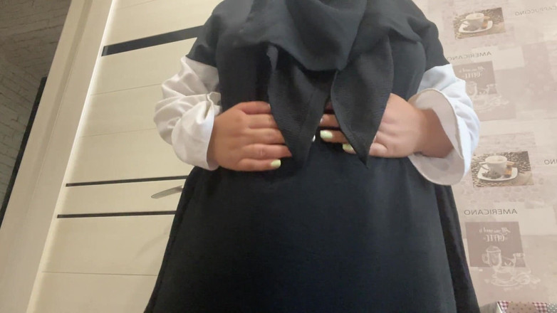 Lux Eva: Халифа в хиджабе мастурбирует на кухне