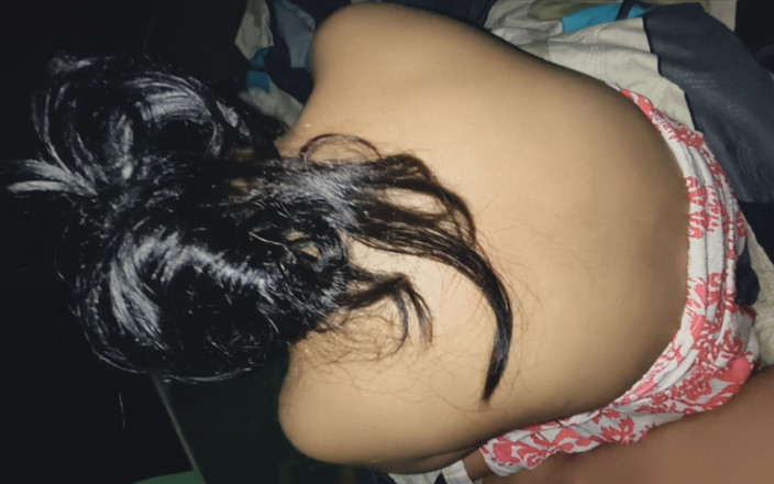 Hot Sis: Tesuda meia-irmã vem para o quarto e está pronta para...
