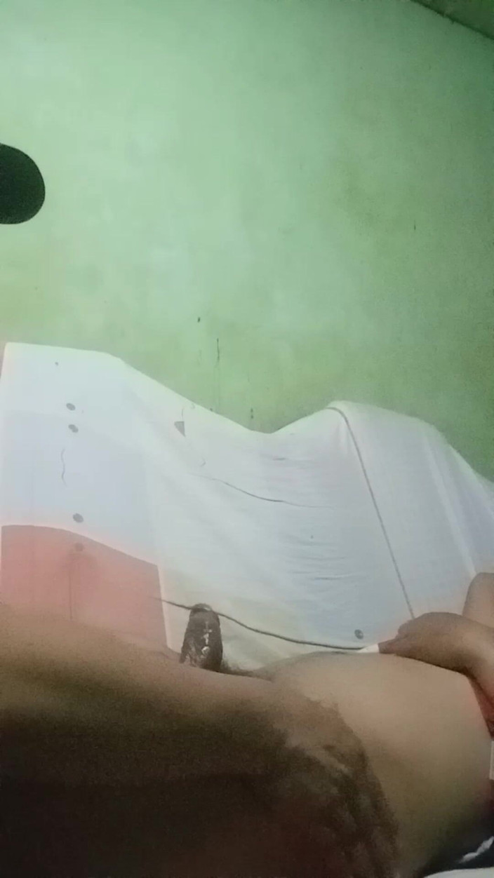 Talahib23: Gruby penis młodego człowieka pracującego na farmie