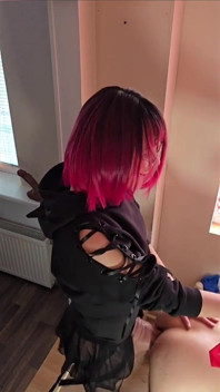 Scopata sul tavolo con un grande e più grosso dildo