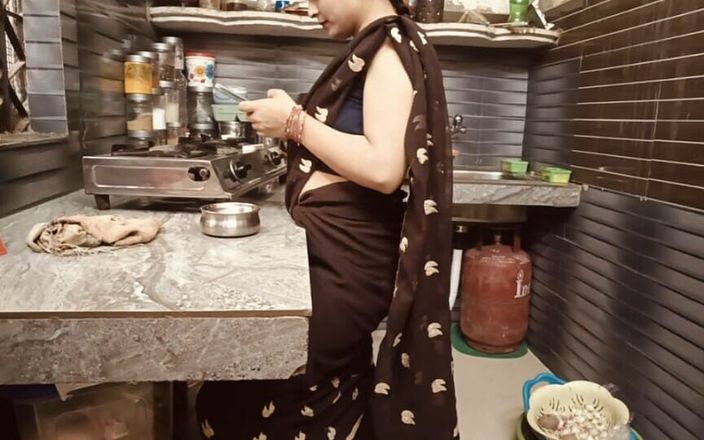 Pyaripooja22: Une bhabhi sexy et magnifique se fait surprendre en train...