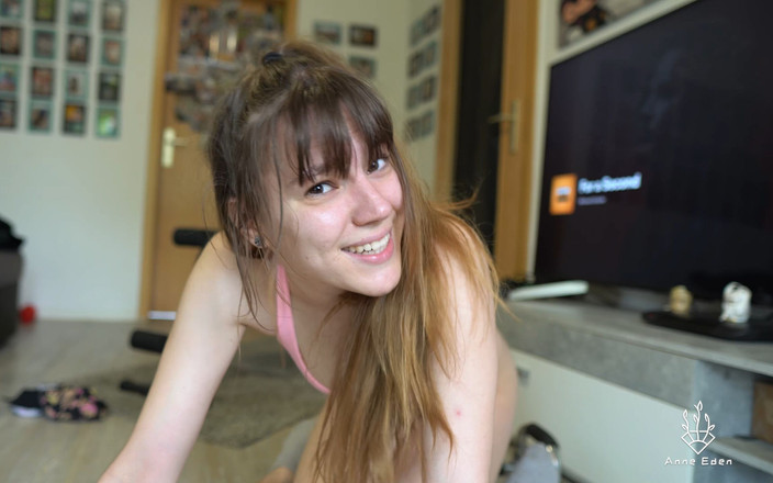 Anne Eden: Sportovní creampie šukání v tělocvičně