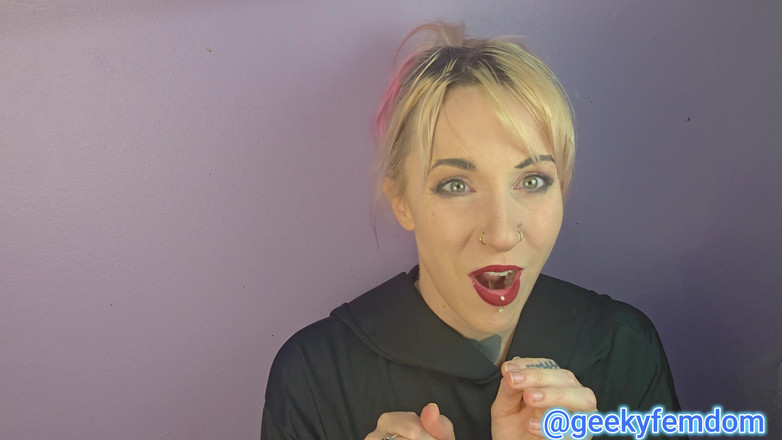 Geeky Femdom: 尖叫处女漏洞