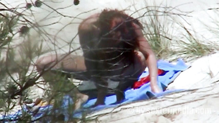 Sextermedia by Pete: Si rambut merah cantik dildo pepek di pantai berpasir