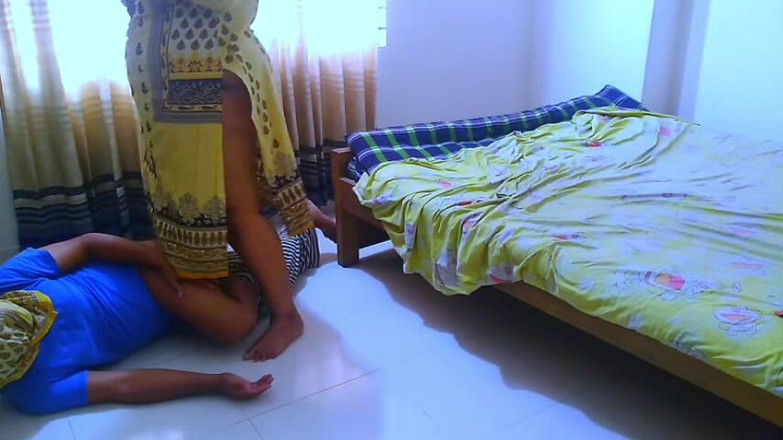 Aria Mia: O femeie sexy arabă a futut un tip servitoare hindus în...