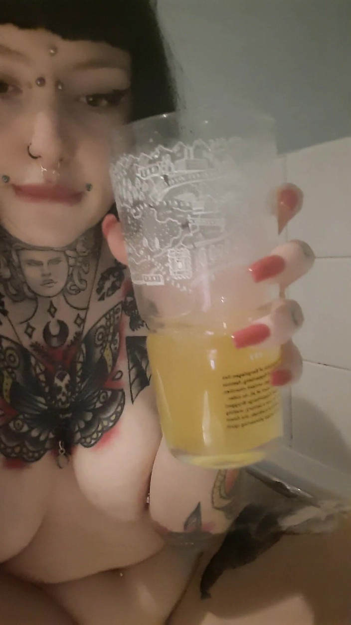 Yourfavecumslut: A mais quente diversão com xixi no chuveiro