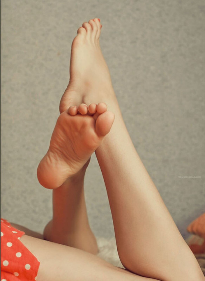 Deozas: Çorap giyiyor ve ayakları için krem kullanıyor