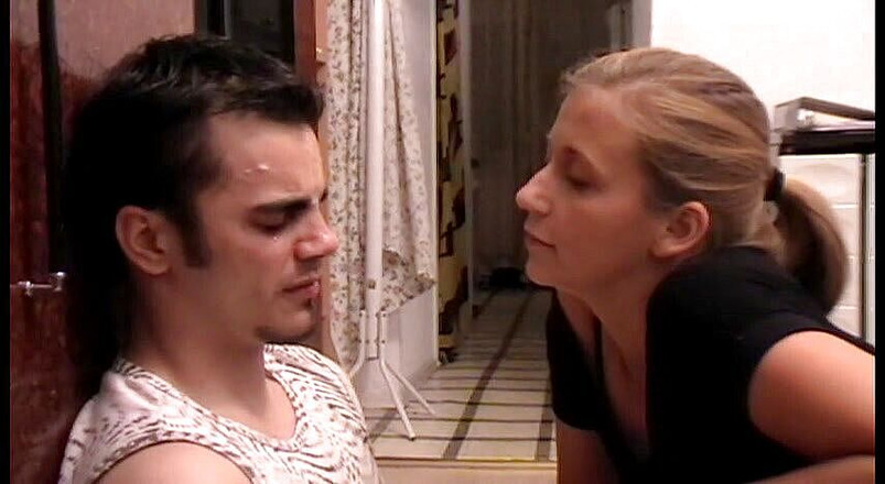 Femdom Austria: Меладі влаштовує гру зі своїм рабом