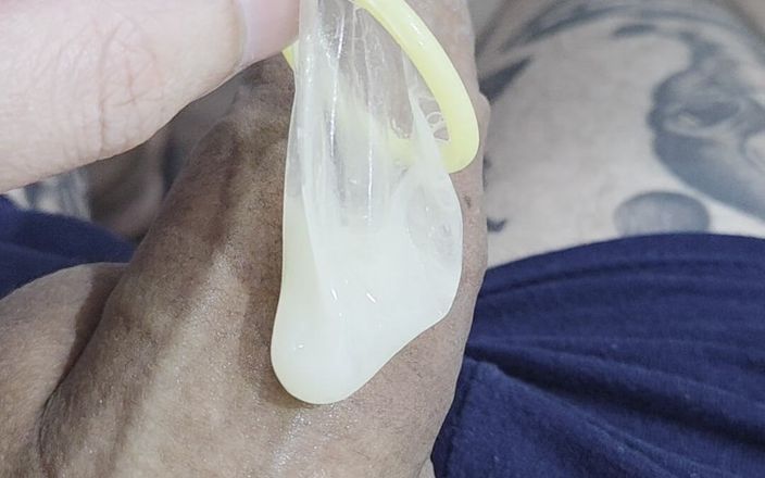 Lkdick8: Coli dan muncrat di kondom