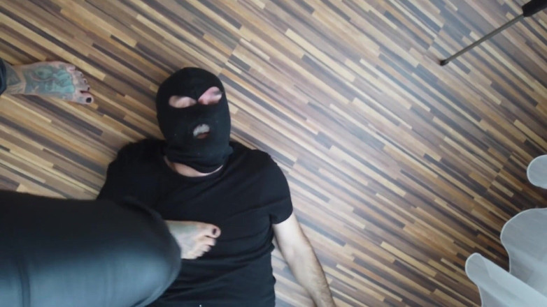 Fetish videos by Alex: Foot slave from the wardrobe