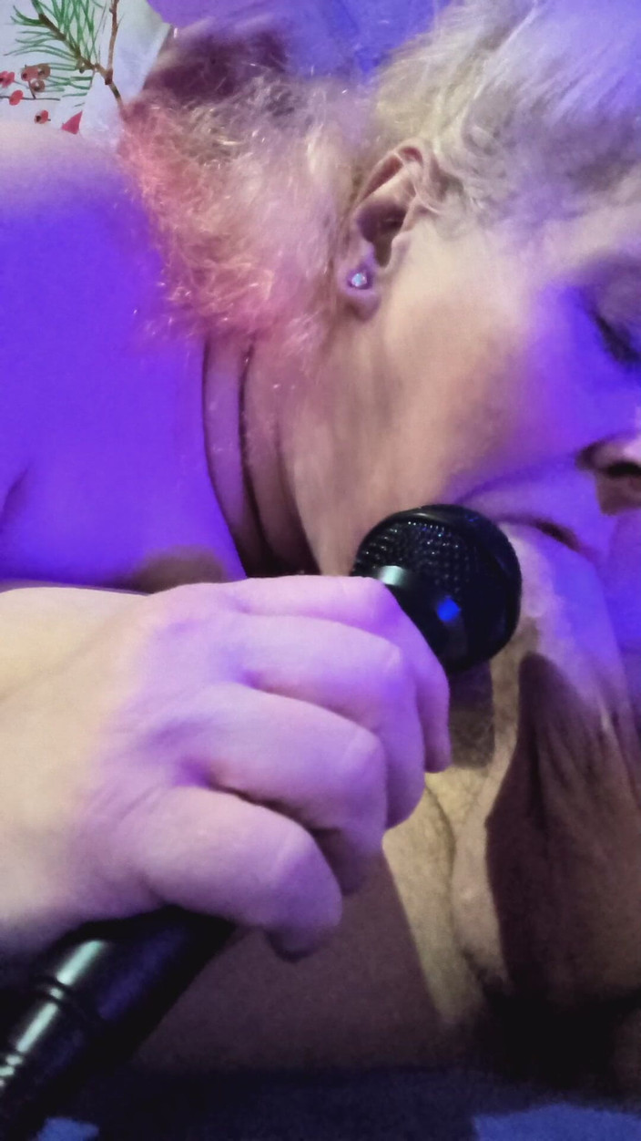 HerculesnVENUS: Asmr loud fodendo sua buceta de quatro orgulhoso