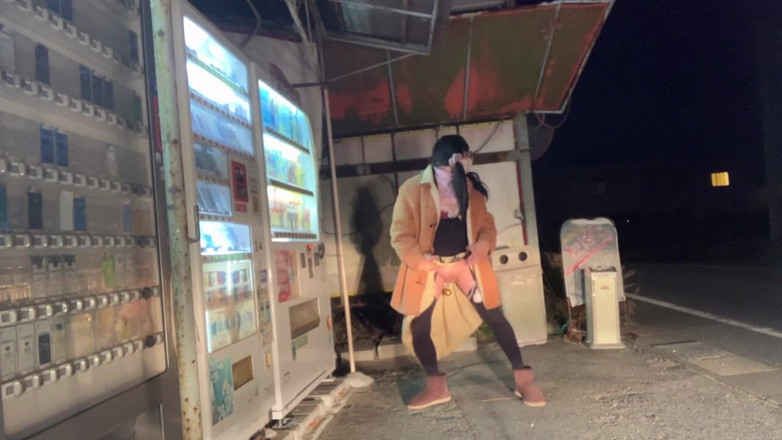 megu2002: Самообучение No39 Экспозиция в ночных телефонных будках и торговых автоматах