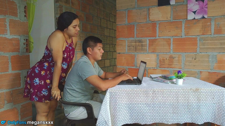 MeGanSxx: Ma belle-sœur est excitée et veut de la bite