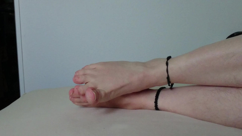 Carmen_Nylonjunge: I Miei Brutti Piedi Nudi a Letto