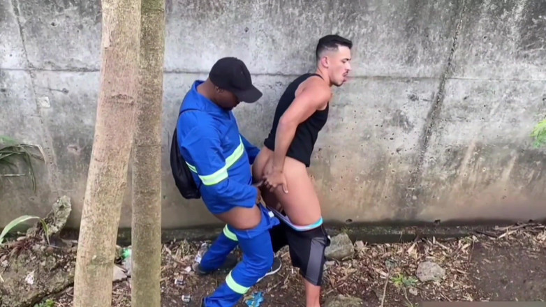 TheBlacKHunterr: Berlayar di balik dinding