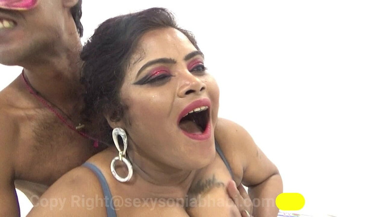 Sexwithsonia: Sonia dientot habis-habisan di muka