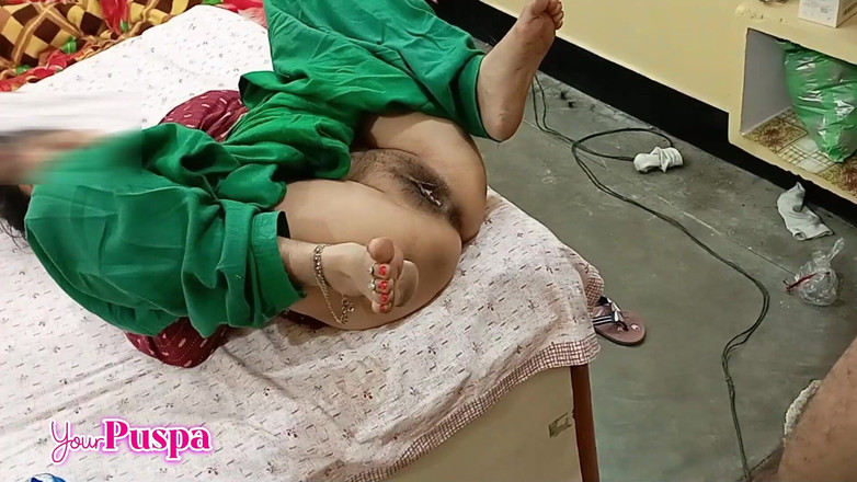 Your Puspa: Le patron est venu chez moi la nuit et m’a...