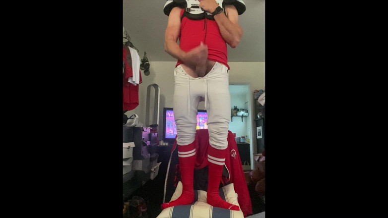 JockDad87: 足球壮男jockdad87在他的装备中射出大量精液