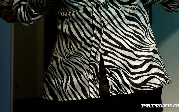 Private.com: PRIVATE angela und stella bekommen ihre MILF