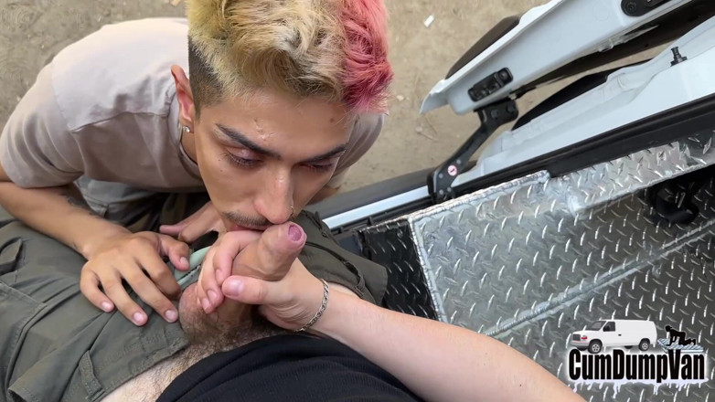 Cum Dump Van: Pego chupando pau grande, chupando porra