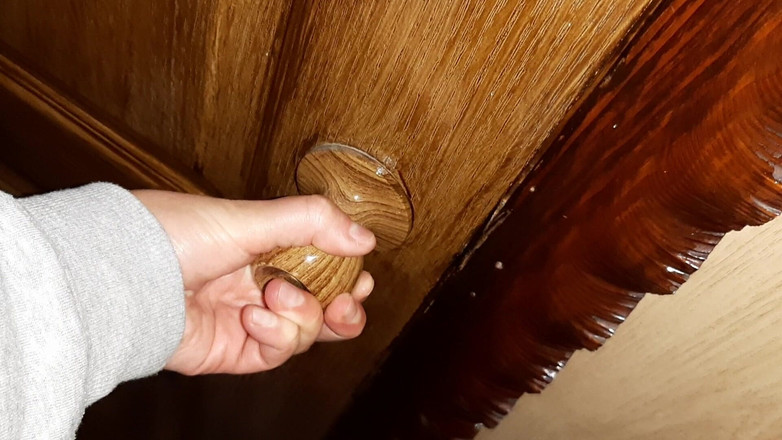 Lesbian-illusion: Я спіймав незнайомця за мастурбацією в туалеті в громадському туалеті, і ми прийшли одночасно