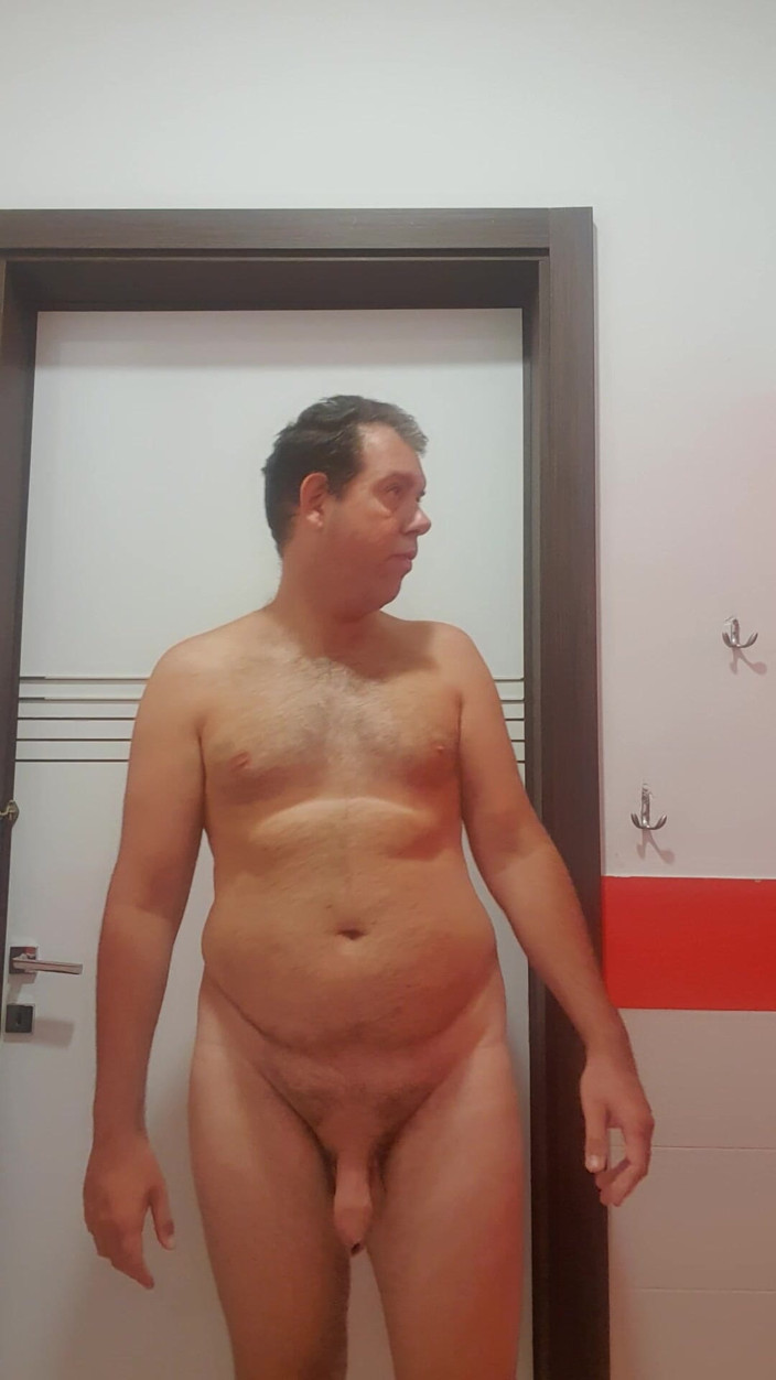 Mirko2589: Tous nus dans les toilettes publiques