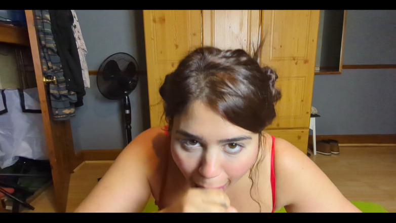 LuciaLatinaGomez: Latina miluje gargle a hrát si s tvým spermatem!