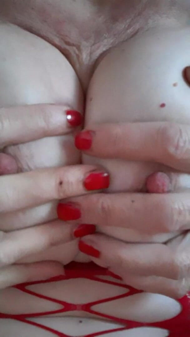 Tinka19: Masturbation in red lingerie