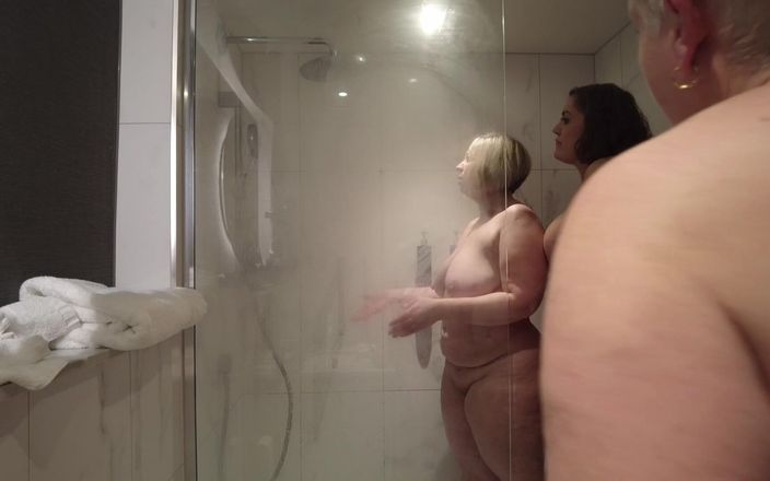 UK Joolz: Mature MILF Shower Scene