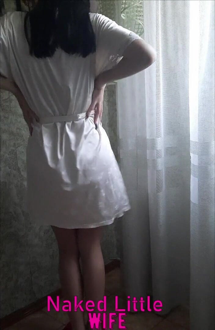 Nakedlittlewife: student undresses on camera and caresses herself