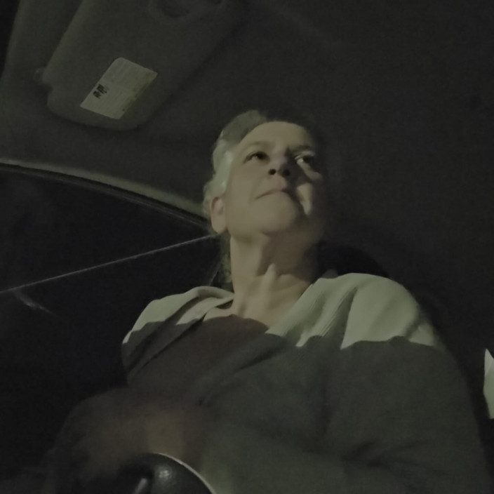 Princess Monroe: 友達の汚れたパンティが車の中で溢れそうになる 彼女の家を出る パート1/2