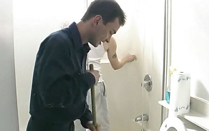 Bareback TV: White gay couple cock sucking in the bathroom