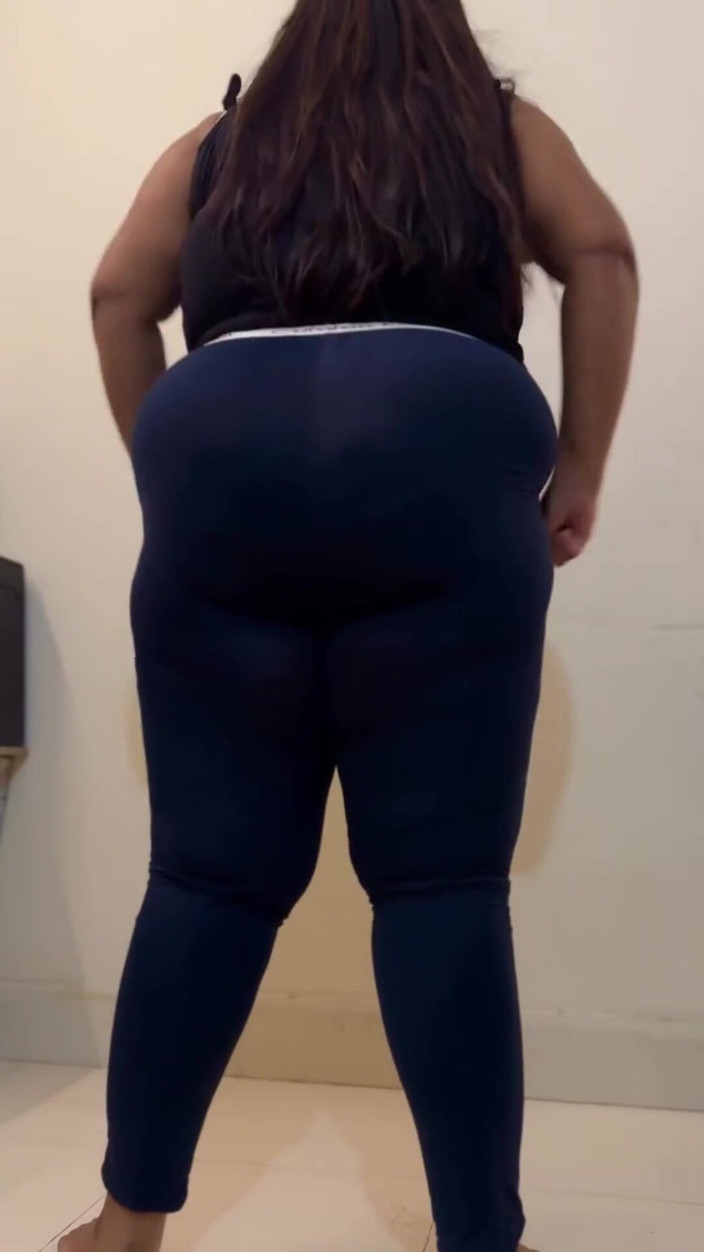 Aria Mia: Sfw Vlog: awek montel bertetek besar Muslim anippe menunjukkan laluan...