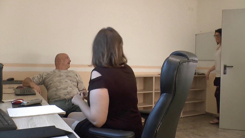 Nylon MILFS: Obciąganie dla nowego szefa