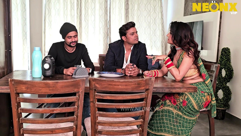 Neonx VIP studio: 배다른 아들 친구와 섹스하는 가장 좋아하는 새엄마! 인도 포르노!