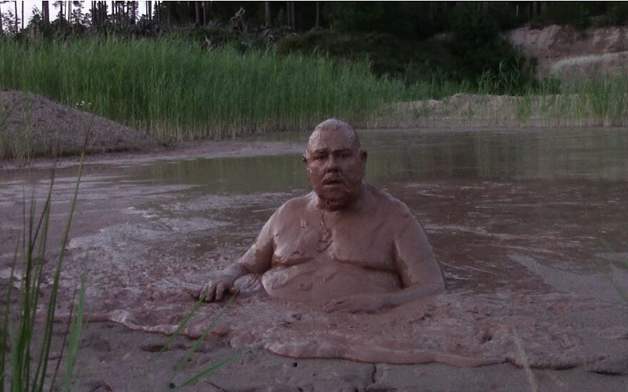 MuddyChubby: Mud Bath in Deep Quarry Mud Pond