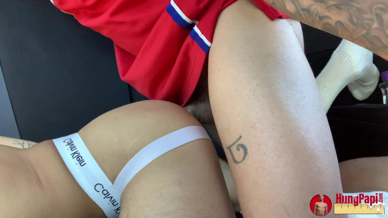 Hung Papi: सार्वजनिक चुदाई लम्बे लंड वाले लैटिनो ठग मेरी Dl Homie कार का मज़ा Juven को चूसते हैं