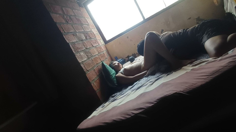 E-Alfa: Cowok ini jilat memekku sebelum ngentot aku habis-habisan sama kontol...