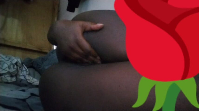 prinjema: Rubbing my big African pussy,