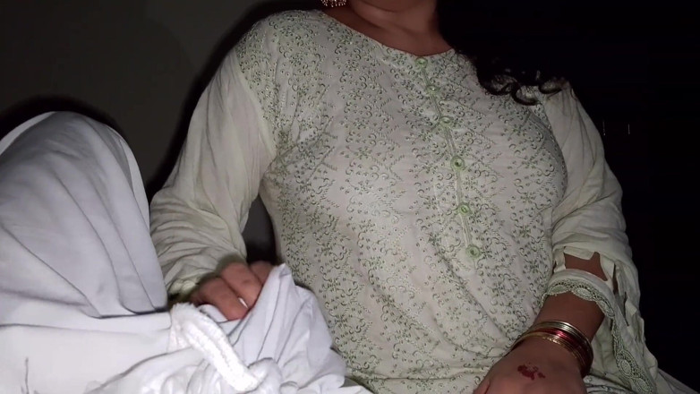 QueenbeautyQB: 'S Nachts neukt schoonvader zijn Bahu Rani hard, echte Indische...