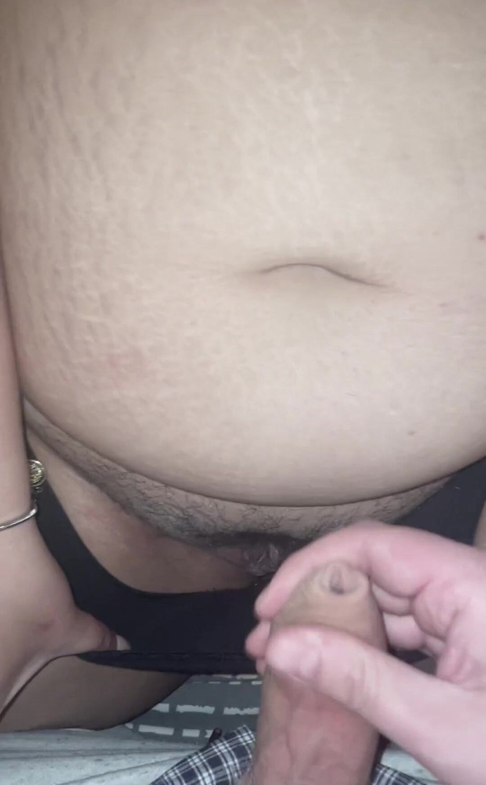 Filthy British Couple: Тато дрочить і кінчає на мою розпусну пизду. Я люблю сперму!