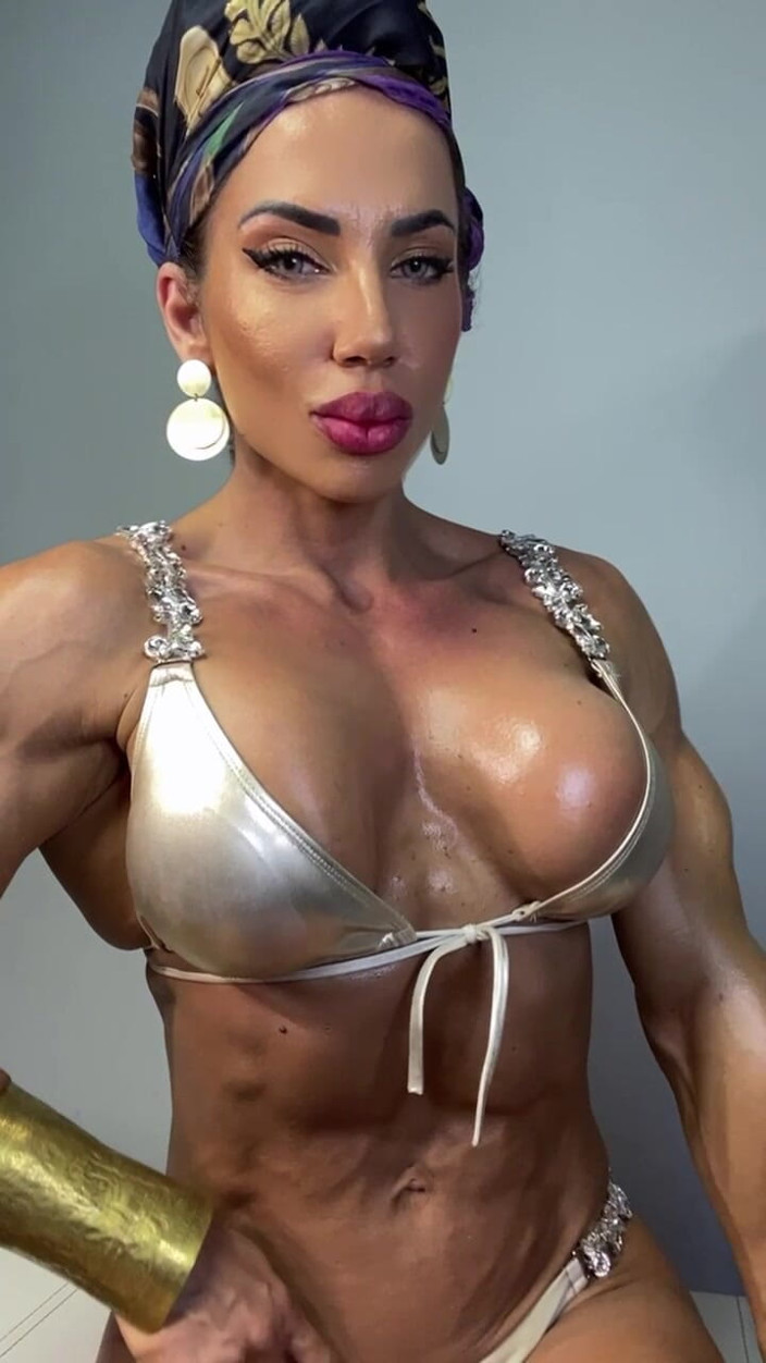 Alesyamuscledoll: Golden Muscles