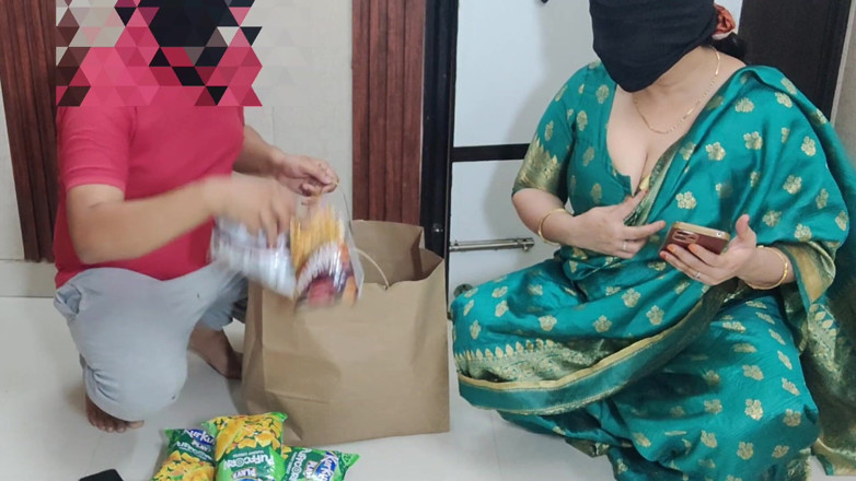 GoriMam: Courier Boy Fucking with Lady Customer