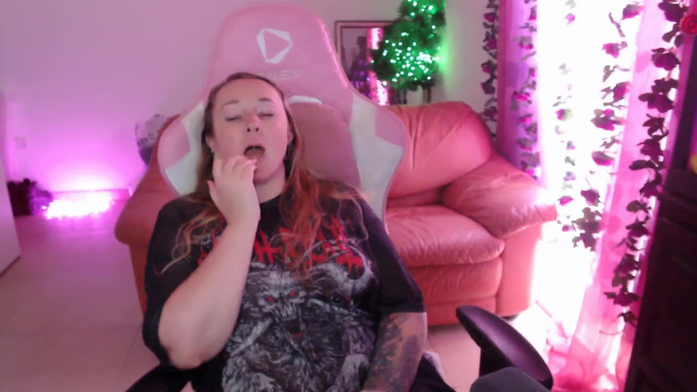 Kisicaxx: Kutas uwielbia brudną rozmowę