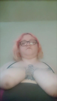 BBW gorda amputada brincando com seus enormes seios - câmera lenta amadora