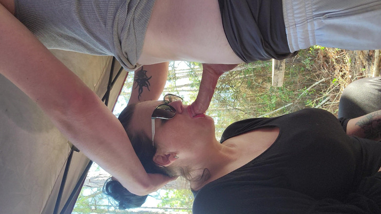 Deep Throat MYLF: Pompino hardcore all'aperto nascosto